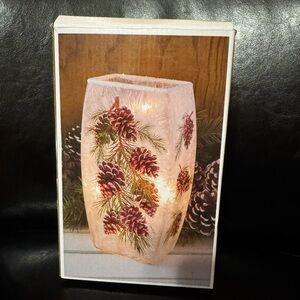 Stony Creek Country Pine Pre-Lit Small Glass Vase.
